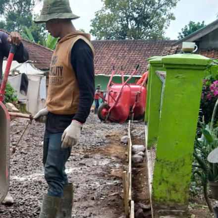 Pembangunan Jalan Beton RW 12 Kp Gambung Pangkalan